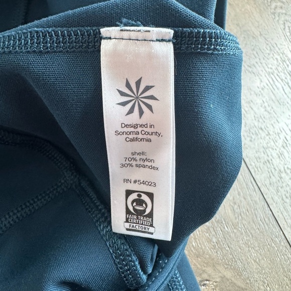 Athleta Leggings.  Women’s size XS.  Dark teal in color.  Excellent condition! - Picture 5 of 9